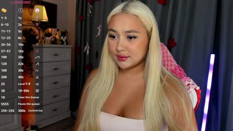 Snapshot of dreamaise chatting on 22, 4, 2026 Mary pvt open use pink and blue app lovense online show from 22, 4, 2026