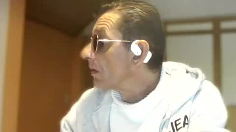 Snapshot of dreambob chatting on 12, 10, 2025 Dreambob online show from 12, 10, 2025