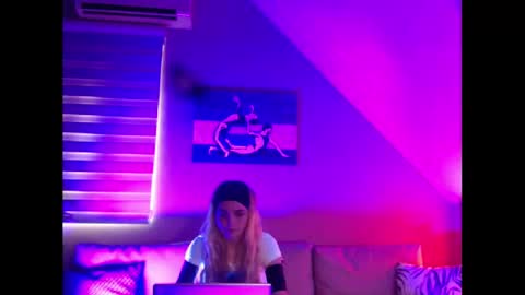 A girl online show from 26, 2, 2025