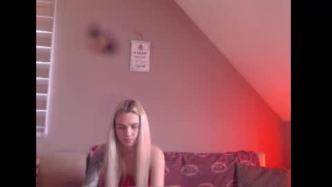 A girl online show from 14, 2, 2026