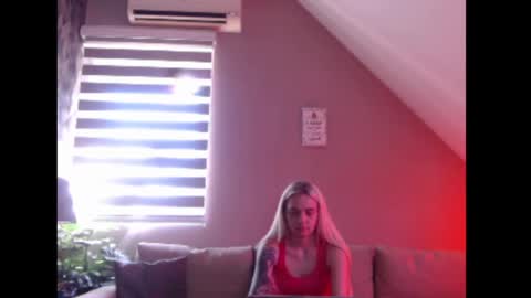 Snapshot of dreamcatcherfantasy chatting on 26, 6, 2026 A girl online show from 26, 6, 2026
