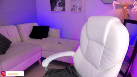 dreamleah_ online show from 6, 4, 2026