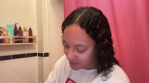 RIRI OR DREAMY online show from 1, 1, 2025