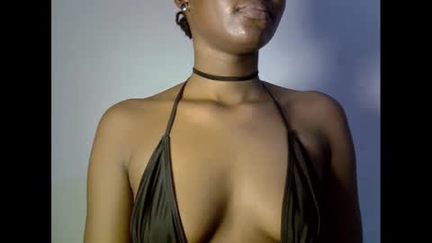 Snapshot of drippingpussy__ chatting on 25, 10, 2025 drippingpussy__ online show from 25, 10, 2025