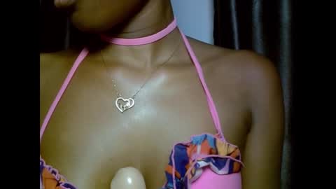 Snapshot of drippingpussy__ chatting on 21, 11, 2025 drippingpussy__ online show from 21, 11, 2025