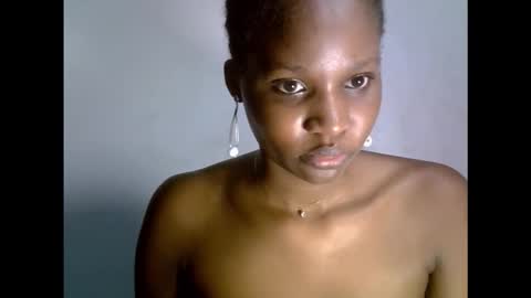 Snapshot of drippingpussy__ chatting on 25, 11, 2025 drippingpussy__ online show from 25, 11, 2025