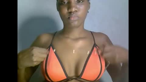 Snapshot of drippingpussy__ chatting on 30, 11, 2025 drippingpussy__ online show from 30, 11, 2025