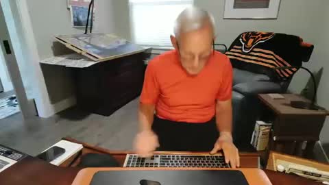 Snapshot of dubl55nikl chatting on 10, 10, 2025 DublNikl online show from 10, 10, 2025