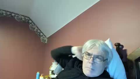 Snapshot of dug38 chatting on 17, 10, 2025 Doug online show from 17, 10, 2025