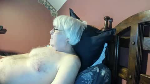 Snapshot of dug38 chatting on 27, 10, 2025 Doug online show from 27, 10, 2025