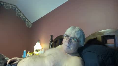 Snapshot of dug38 chatting on 28, 10, 2025 Doug online show from 28, 10, 2025