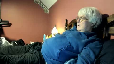 Snapshot of dug38 chatting on 28, 11, 2025 Doug online show from 28, 11, 2025