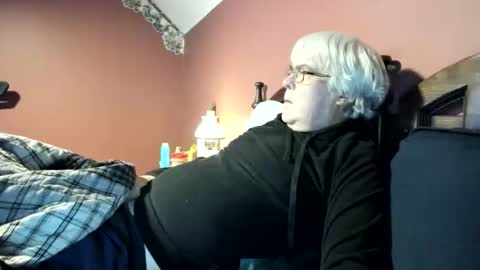 Snapshot of dug38 chatting on 30, 11, 2025 Doug online show from 30, 11, 2025