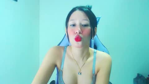 Snapshot of dulce_mauren chatting on 28, 11, 2025 dulce_mauren online show from 28, 11, 2025