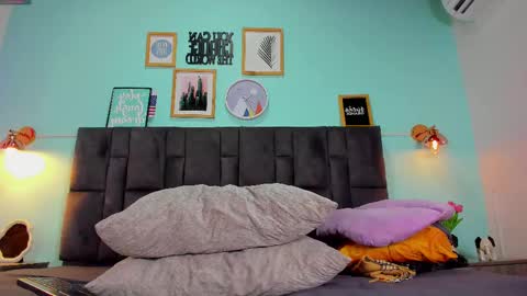 DULCE AURORA online show from 20, 2, 2025