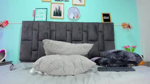 DULCE AURORA online show from 4, 3, 2025