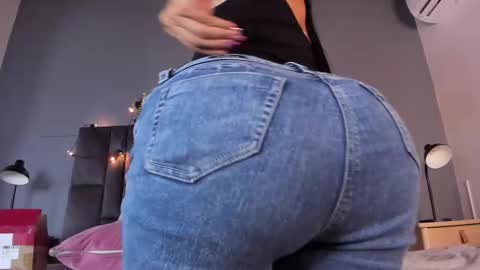 DULCE AURORA online show from 13, 9, 2025