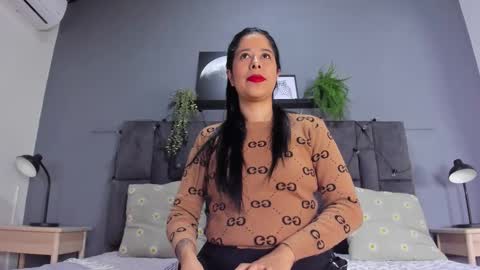 DULCE AURORA online show from 2, 12, 2025