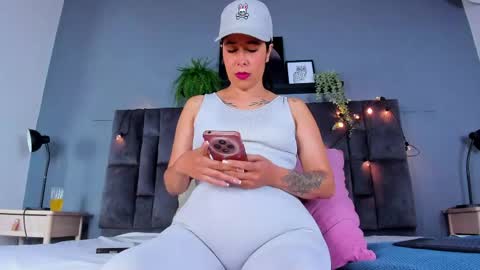 DULCE AURORA online show from 15, 4, 2026