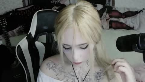 Snapshot of dust1rl chatting on 29, 11, 2025 Hentai Lord online show from 29, 11, 2025