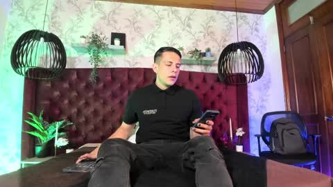 Dustin Sonne online show from 5, 4, 2026