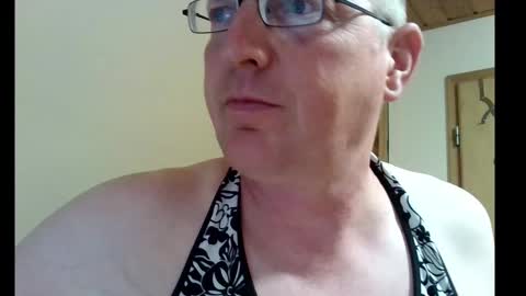 Snapshot of dwtsaskia80 chatting on 6, 10, 2025 dwtsaskia80 online show from 6, 10, 2025