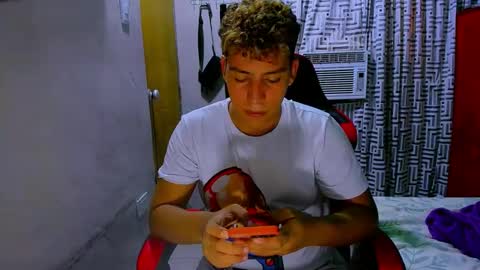 Snapshot of dylan_yvt chatting on 15, 1, 2025 yohe online show from 15, 1, 2025