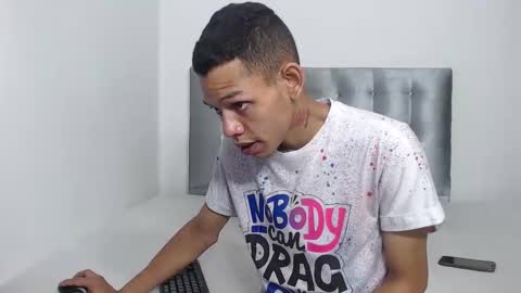 Snapshot of dylandevilx chatting on 29, 10, 2025 Dylan.. online show from 29, 10, 2025