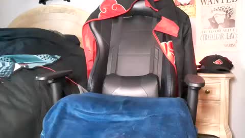 TWITTER   INSTAGRAM    easybreezy20   ONLINE 1230 AM TO 7AM online show from 1, 1, 2025