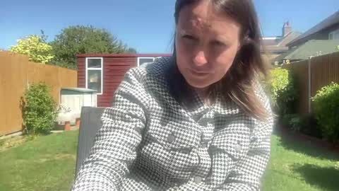 Nadia Ferreira  online show from 22, 4, 2026