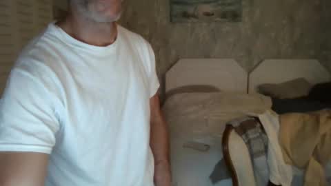 Snapshot of eatthightpussy chatting on 4, 12, 2025 eatthightpussy online show from 4, 12, 2025