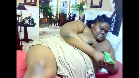 Snapshot of ebonyhotbuns4u2luv chatting on 6, 3, 2025 ebonyhotbuns4u2luv online show from 6, 3, 2025