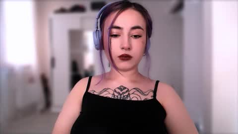 fickle demon made of clumps of matter online show from 18, 11, 2025