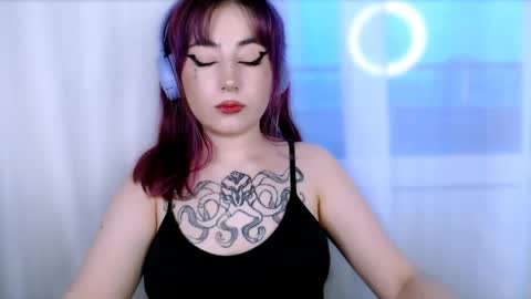 Snapshot of ediefris chatting on 19, 5, 2026 fickle demon made of clumps of matter online show from 19, 5, 2026