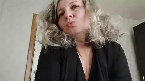 Snapshot of edithmanning chatting on 11, 5, 2026 edithmanning online show from 11, 5, 2026