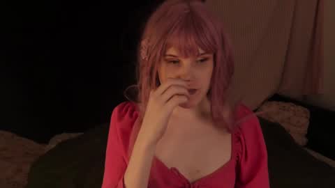 Effie Mur online show from 3, 1, 2025