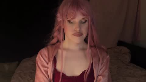 Effie Mur online show from 8, 1, 2025