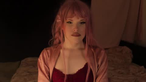 Effie Mur online show from 9, 1, 2025