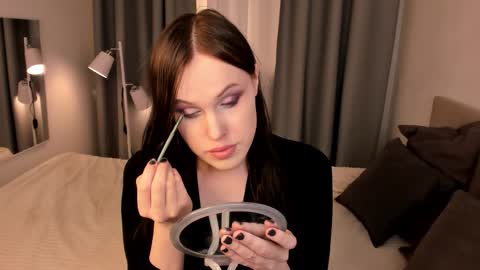 Effie Mur online show from 5, 3, 2026