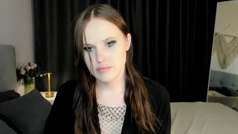 Effie Mur online show from 15, 4, 2026