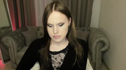 Effie Mur online show from 18, 4, 2026