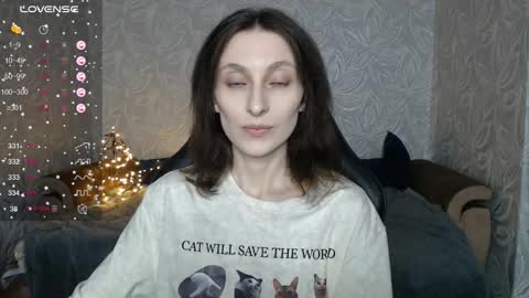 Snapshot of effy_gray chatting on 4, 10, 2025 Anna online show from 4, 10, 2025