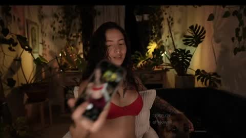 Snapshot of effylowell_ chatting on 19, 5, 2026 Effy online show from 19, 5, 2026