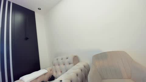 Snapshot of ehotlovea chatting on 4, 1, 2025 Erik and Alice online show from 4, 1, 2025