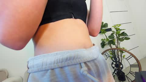 Snapshot of ehotlovea chatting on 12, 1, 2025 Erik and Alice online show from 12, 1, 2025