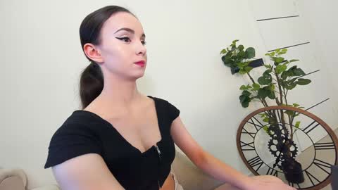 Snapshot of ehotlovea chatting on 12, 1, 2025 Erik and Alice online show from 12, 1, 2025