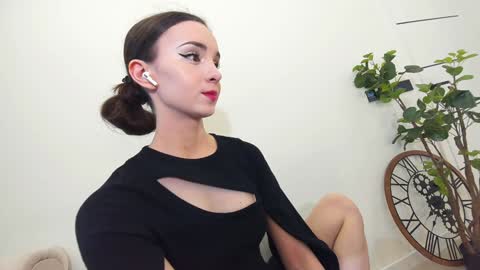 Snapshot of ehotlovea chatting on 1, 2, 2025 Erik and Alice online show from 1, 2, 2025