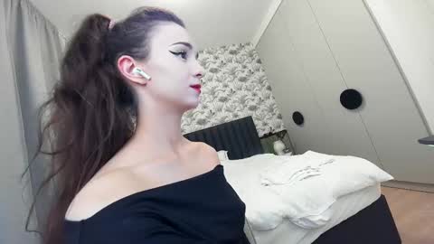 Snapshot of ehotlovea chatting on 1, 3, 2025 Erik and Alice online show from 1, 3, 2025