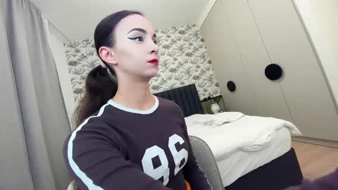 Snapshot of ehotlovea chatting on 2, 3, 2025 Erik and Alice online show from 2, 3, 2025