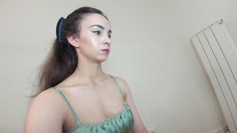Snapshot of ehotlovea chatting on 10, 9, 2025 Erik and Alice online show from 10, 9, 2025